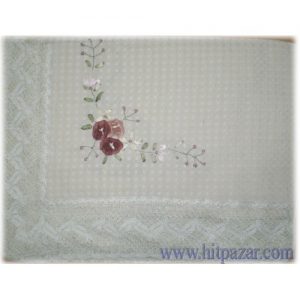 Луксозна покривка за маса с релефни цветя и дантела