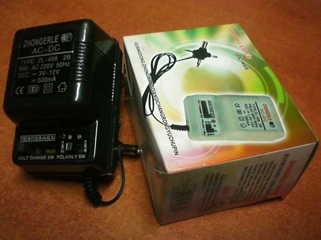 Адаптор AC-DC 3 - 12 V.