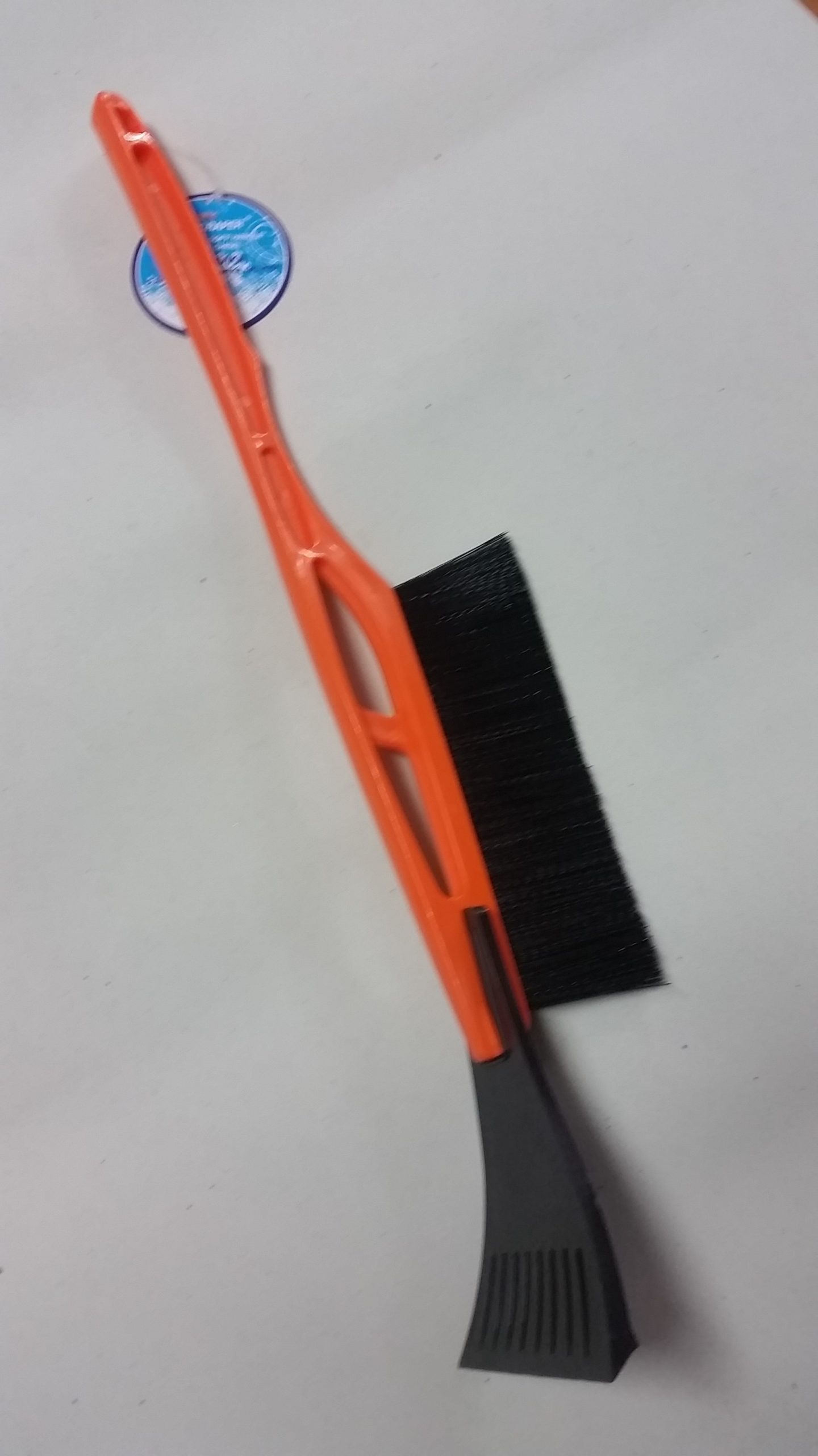 Стъргалка за лед и почистване на автостъкла и автомобили с дръжка и четка - голяма