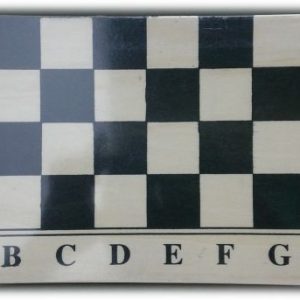 Класически Шах в дървена кутия с табла.